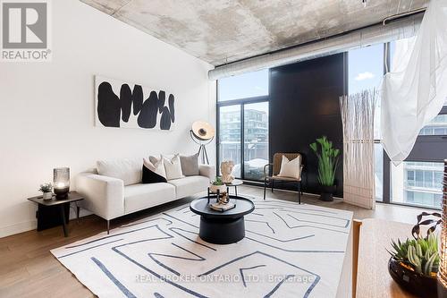 608 - 60 Bathurst Street, Toronto, ON - Indoor Photo Showing Living Room