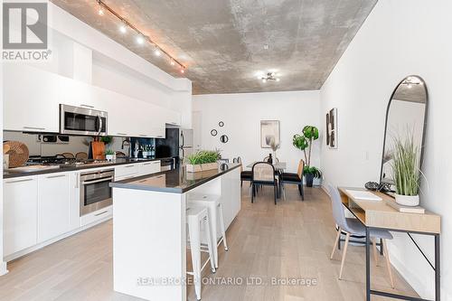 608 - 60 Bathurst Street, Toronto, ON - Indoor Photo Showing Kitchen
