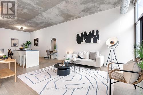 608 - 60 Bathurst Street, Toronto, ON - Indoor Photo Showing Living Room