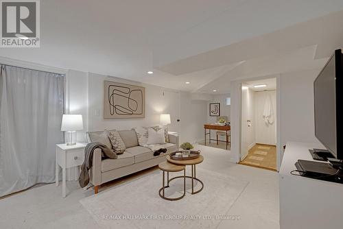 456 Mary Street N, Oshawa, ON - Indoor Photo Showing Living Room