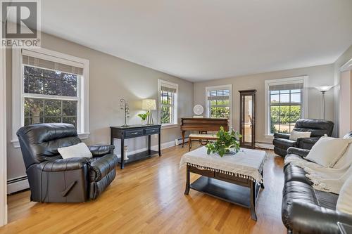 138 Cathy Drive, Cornwall, PE - Indoor Photo Showing Living Room