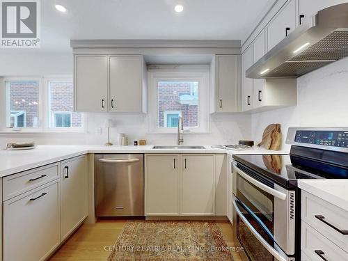 130 Major Buttons Drive, Markham, ON - Indoor Photo Showing Kitchen