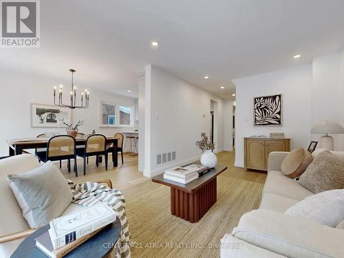 130 Major Buttons Drive, Markham, ON - Indoor Photo Showing Living Room