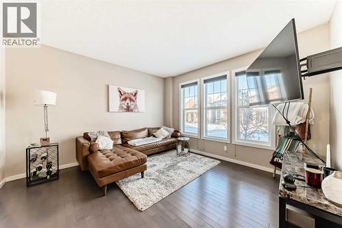 77 Marquis Common Se, Calgary, AB - Indoor Photo Showing Living Room