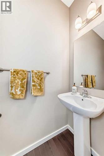 77 Marquis Common Se, Calgary, AB - Indoor Photo Showing Bathroom