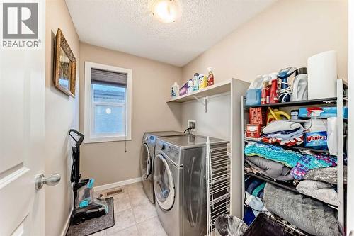 77 Marquis Common Se, Calgary, AB - Indoor Photo Showing Laundry Room