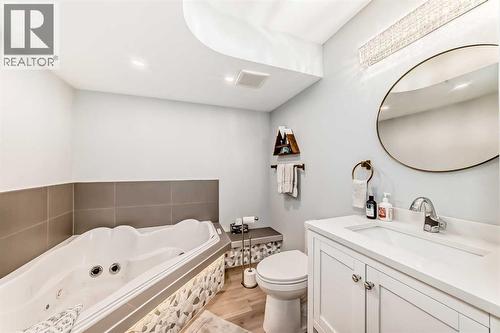 77 Marquis Common Se, Calgary, AB - Indoor Photo Showing Bathroom