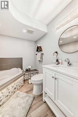 77 Marquis Common Se, Calgary, AB - Indoor Photo Showing Bathroom