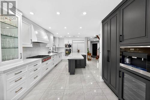 5204 Swiftcurrent Trail, Mississauga, ON - Indoor Photo Showing Kitchen With Upgraded Kitchen