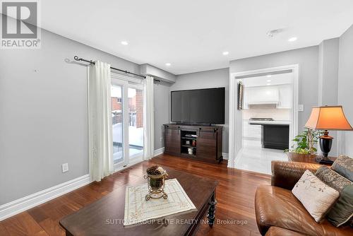 5204 Swiftcurrent Trail, Mississauga, ON - Indoor Photo Showing Living Room
