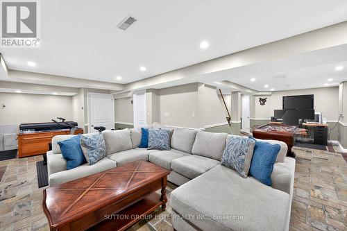 5204 Swiftcurrent Trail, Mississauga, ON - Indoor Photo Showing Living Room
