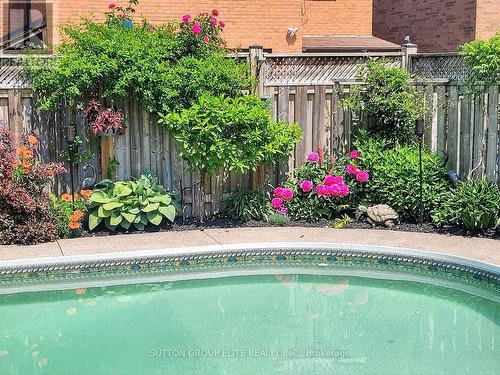 5204 Swiftcurrent Trail, Mississauga, ON - Outdoor With In Ground Pool