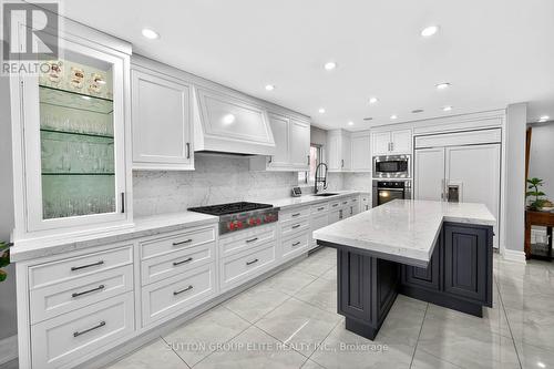5204 Swiftcurrent Trail, Mississauga, ON - Indoor Photo Showing Kitchen With Upgraded Kitchen