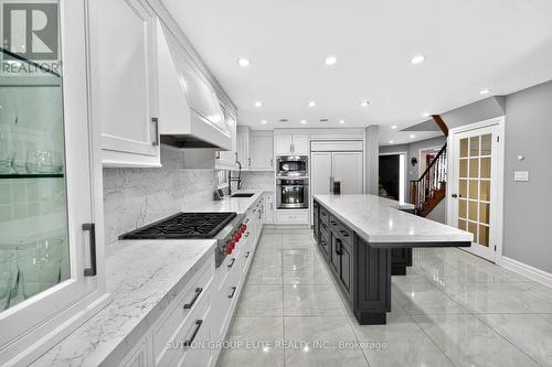 5204 Swiftcurrent Trail, Mississauga, ON - Indoor Photo Showing Kitchen With Upgraded Kitchen