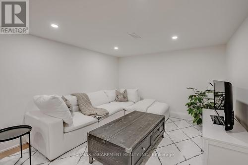 564 Maplehill Drive, Burlington, ON - Indoor