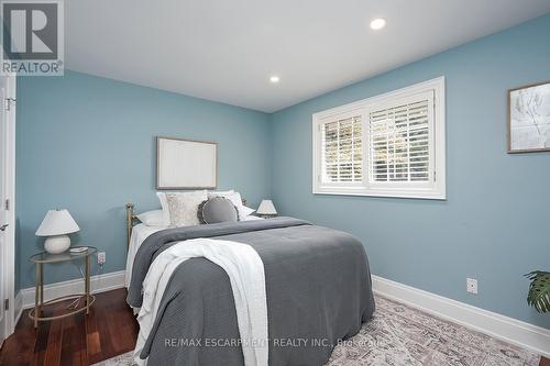 2428 Lakeshore Road, Burlington, ON - Indoor Photo Showing Bedroom