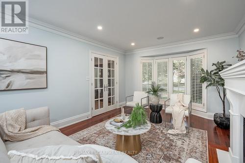 2428 Lakeshore Road, Burlington, ON - Indoor Photo Showing Living Room