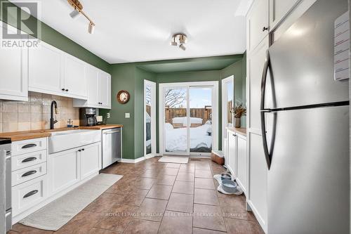 702 - 895 Maple Avenue, Burlington, ON - Indoor Photo Showing Kitchen
