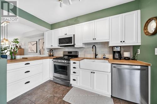 702 - 895 Maple Avenue, Burlington, ON - Indoor Photo Showing Kitchen