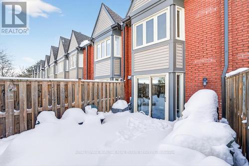 702 - 895 Maple Avenue, Burlington, ON - Outdoor