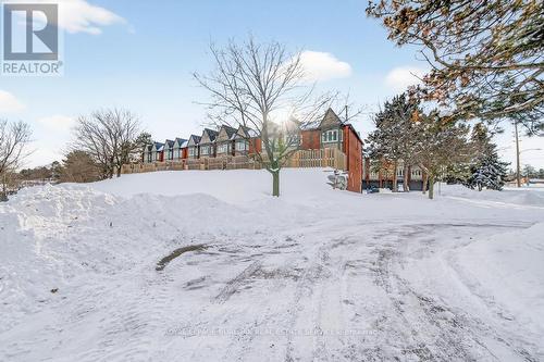 702 - 895 Maple Avenue, Burlington, ON - Outdoor