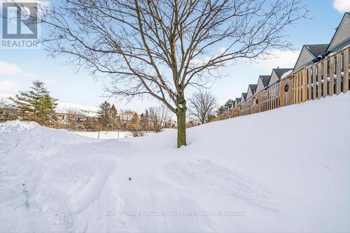 702 - 895 Maple Avenue, Burlington, ON - Outdoor