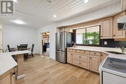 770 Galloway Crescent, London South (South O), ON - Indoor Photo Showing Kitchen