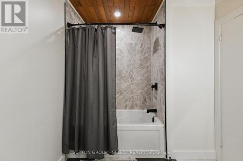 770 Galloway Crescent, London South (South O), ON - Indoor Photo Showing Bathroom