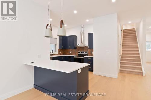 247 Victoria Street, London East (East B), ON - Indoor Photo Showing Kitchen