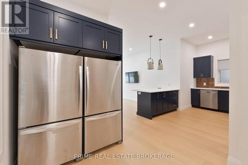 247 Victoria Street, London East (East B), ON - Indoor Photo Showing Kitchen