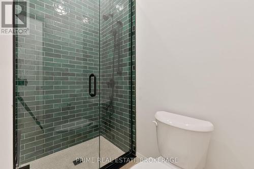 247 Victoria Street, London East (East B), ON - Indoor Photo Showing Bathroom