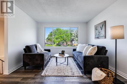 69 Bridlepath Road, Chatham-Kent (Wallaceburg), ON - Indoor Photo Showing Living Room