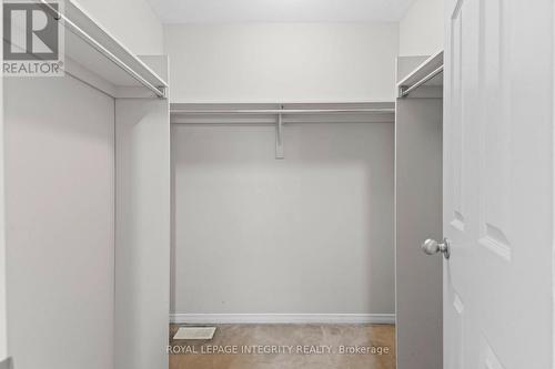 Walk-i closet - 30 Goldthorpe Private, Ottawa, ON - Indoor With Storage