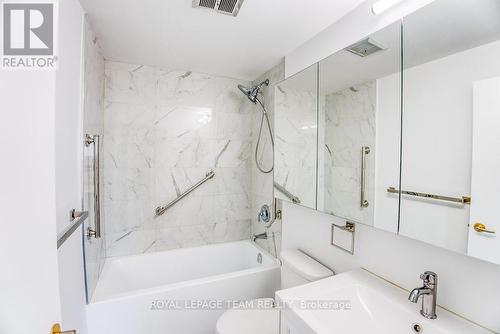 2201 - 1025 Richmond Road, Ottawa, ON - Indoor Photo Showing Bathroom