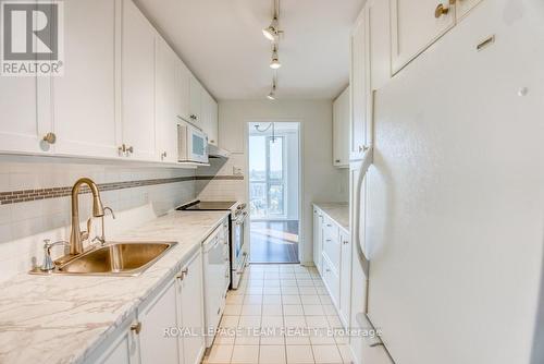 2201 - 1025 Richmond Road, Ottawa, ON - Indoor Photo Showing Kitchen