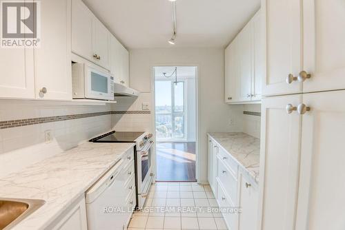 2201 - 1025 Richmond Road, Ottawa, ON - Indoor Photo Showing Kitchen