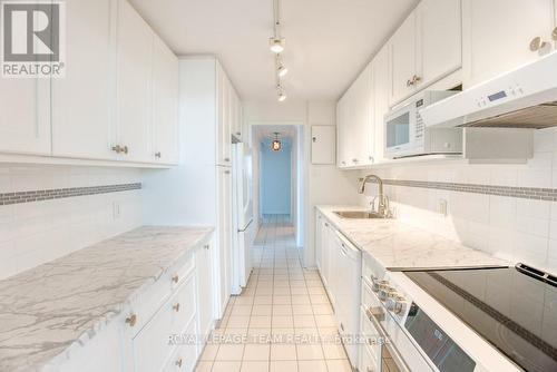 2201 - 1025 Richmond Road, Ottawa, ON - Indoor Photo Showing Kitchen With Upgraded Kitchen