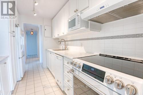 2201 - 1025 Richmond Road, Ottawa, ON - Indoor Photo Showing Kitchen With Upgraded Kitchen