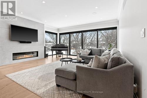 197 Sherwood Place, Newmarket, ON - Indoor Photo Showing Living Room With Fireplace