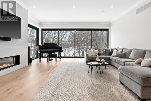 197 Sherwood Place, Newmarket, ON - Indoor Photo Showing Living Room With Fireplace