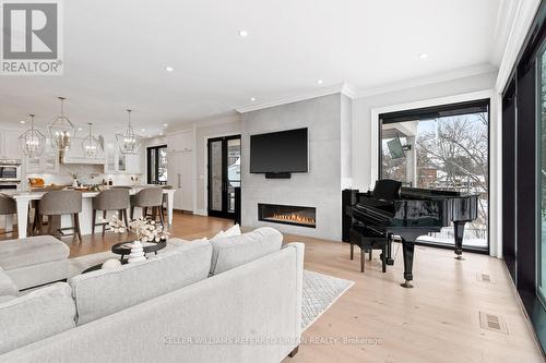 197 Sherwood Place, Newmarket, ON - Indoor Photo Showing Living Room With Fireplace