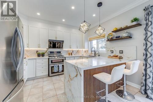 1109 Kestell Boulevard, Oakville, ON - Indoor Photo Showing Kitchen With Upgraded Kitchen