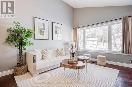 1224 Grange Road, Oakville, ON - Indoor Photo Showing Living Room