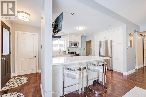 1224 Grange Road, Oakville, ON - Indoor Photo Showing Kitchen With Upgraded Kitchen