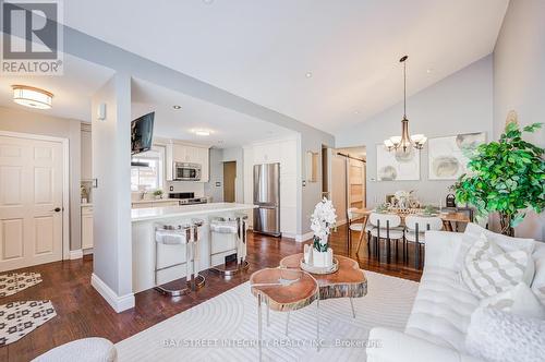 1224 Grange Road, Oakville, ON - Indoor Photo Showing Living Room
