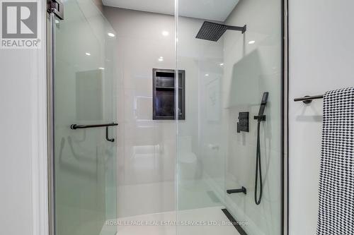 2467 Chaplin Road, Oakville, ON - Indoor Photo Showing Bathroom