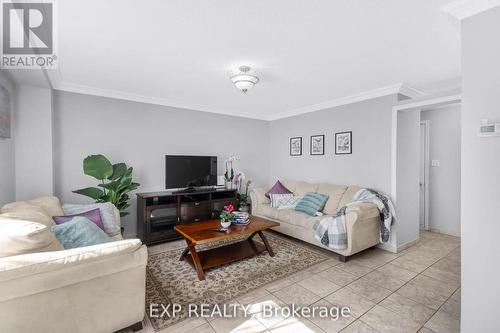 148 Taylorwood Avenue, Caledon, ON - Indoor Photo Showing Living Room
