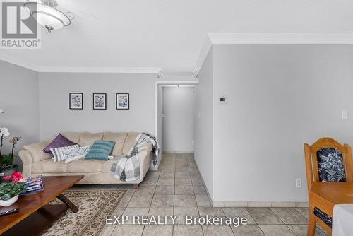 148 Taylorwood Avenue, Caledon, ON - Indoor Photo Showing Living Room
