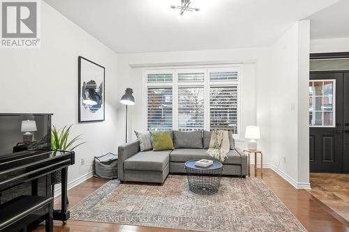 517 Golden Sedge Way, Ottawa, ON - Indoor Photo Showing Living Room