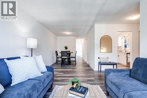 69 Bridle Path Road, Wallaceburg, ON - Indoor Photo Showing Living Room